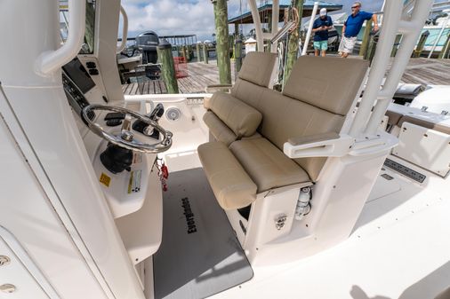 Everglades 325 Center Console image