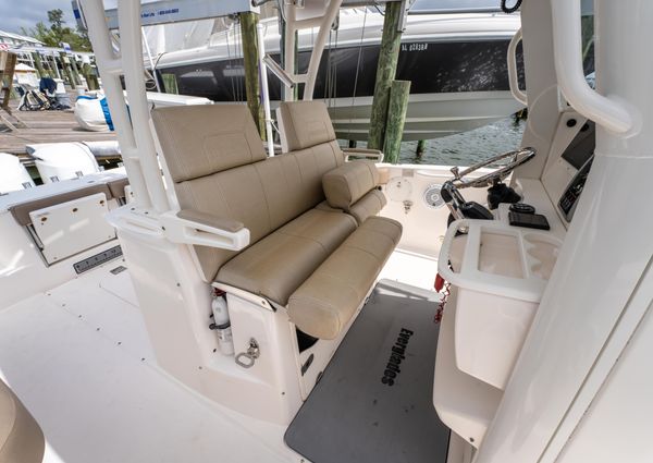 Everglades 325 Center Console image