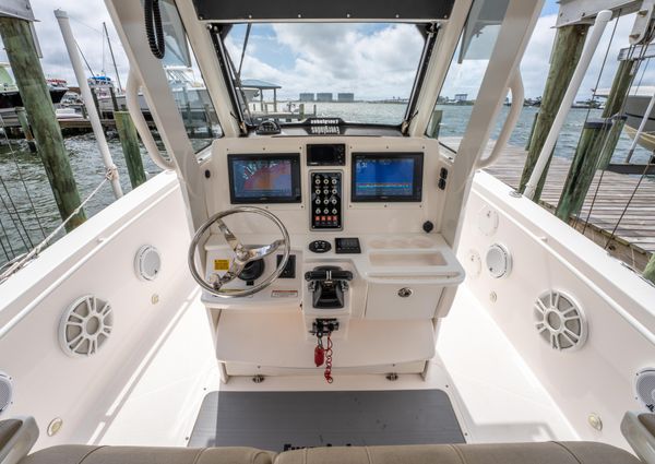 Everglades 325 Center Console image