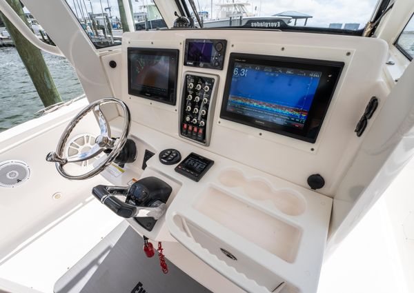 Everglades 325 Center Console image