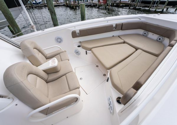 Everglades 325 Center Console image