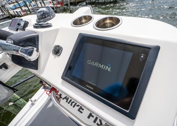 Everglades 325 Center Console image