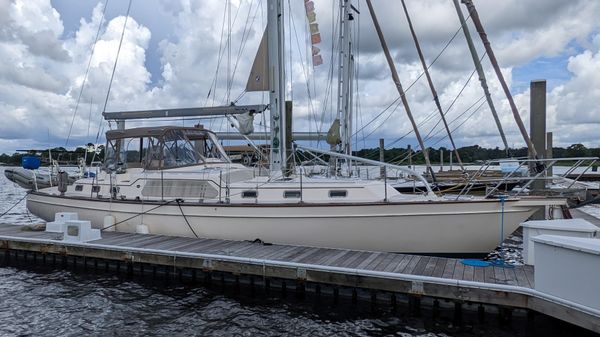 Island Packet 485