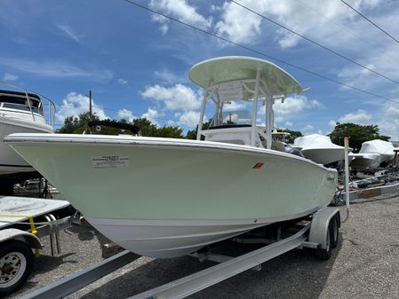 Sportsman Heritage 211 Center Console image