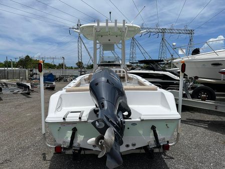 Sportsman Heritage 211 Center Console image