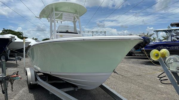 Sportsman Heritage 211 Center Console 