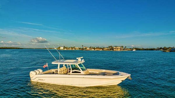 Boston Whaler 380 Outrage