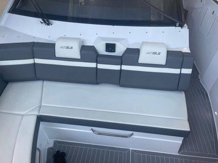 Cruisers Yachts 42 GLS OB image