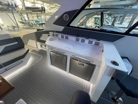 Cruisers Yachts 42 GLS OB image