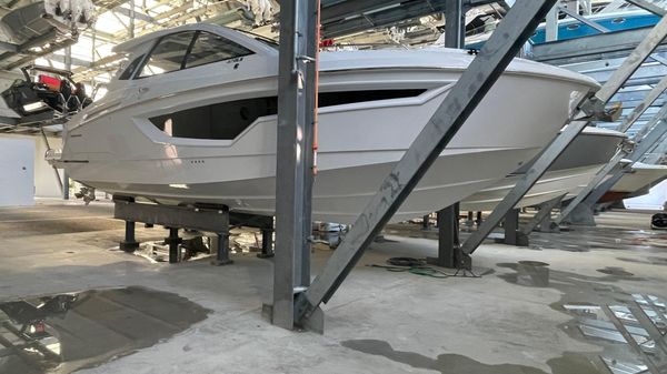 Cruisers Yachts 42 GLS OB