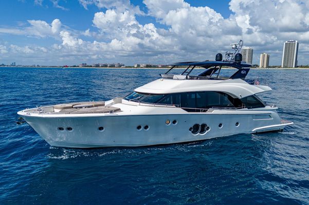 Monte Carlo Yachts MCY 80 Flybridge - main image