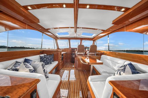 Hinckley Talaria 43 MY image