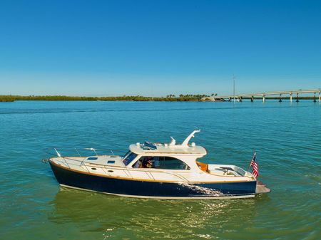 Hinckley Talaria 43 MY image