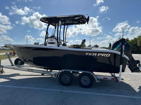 Sea Pro 219 Center Console image