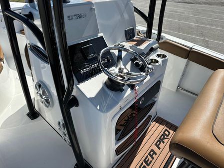 Sea Pro 219 Center Console image