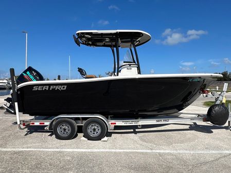 Sea Pro 219 Center Console image