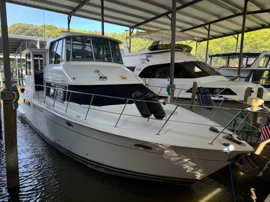 Carver 500-COCKPIT-MOTOR-YACHT - main image