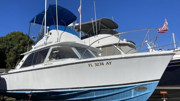 Bertram 31 Flybridge Cruiser