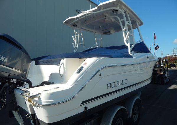 Robalo R247-DUAL-CONSOLE image