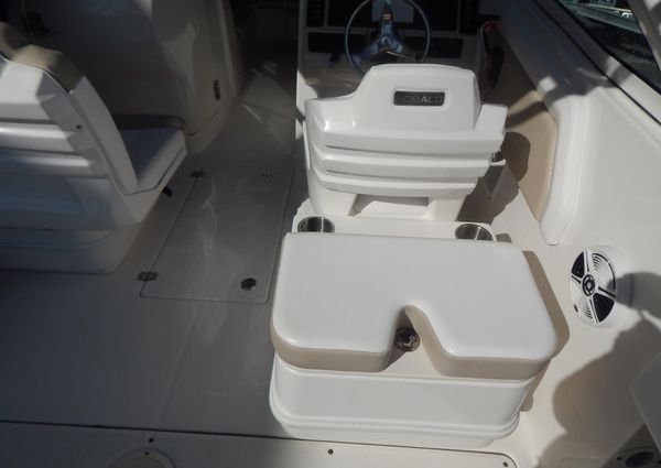 Robalo R247-DUAL-CONSOLE image