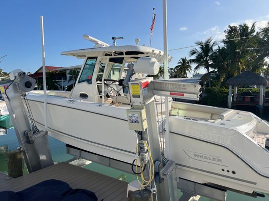 Boston Whaler 330 Outrage - main image