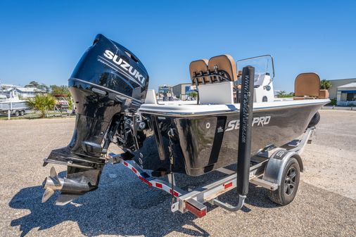 Sea Pro 208 Bay image