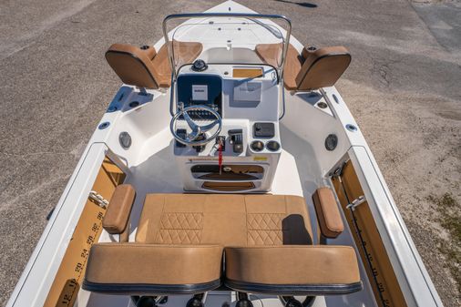 Sea Pro 208 Bay image