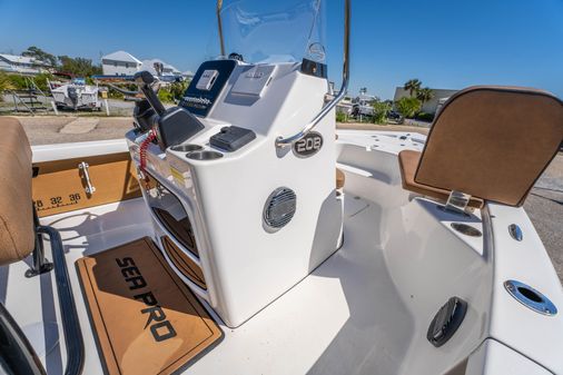 Sea Pro 208 Bay image