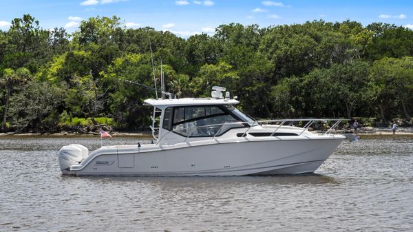 Boston Whaler 325 Conquest 