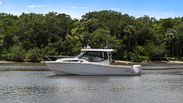 Boston Whaler 325 Conquest image