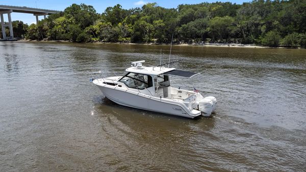 Boston Whaler 325 Conquest image