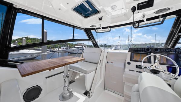 Boston Whaler 325 Conquest image