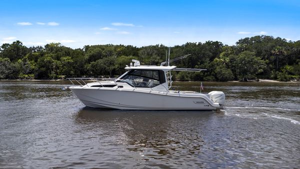 Boston Whaler 325 Conquest image