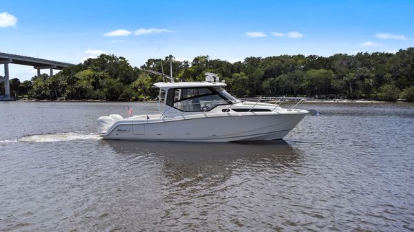 Boston Whaler 325 Conquest image