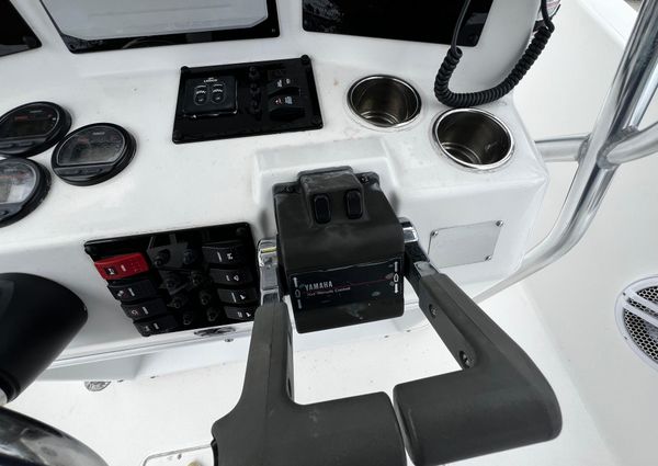 Cobia 274-CENTER-CONSOLE image