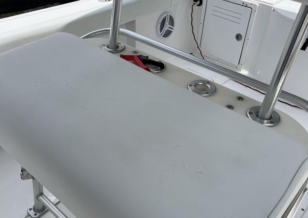 Cobia 274-CENTER-CONSOLE image