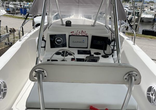 Cobia 274-CENTER-CONSOLE image