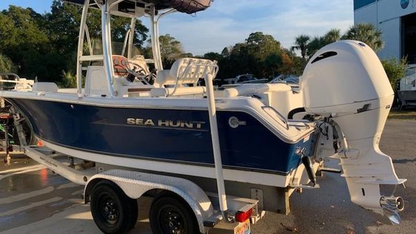 Sea Hunt Ultra 211