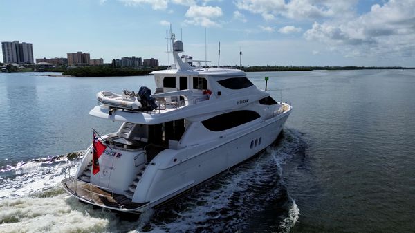 Hatteras 80 Motor Yacht Sky Lounge image