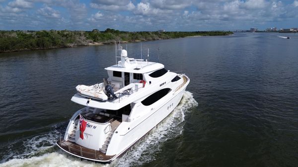 Hatteras 80 Motor Yacht Sky Lounge image