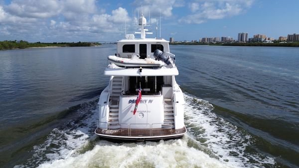 Hatteras 80 Motor Yacht Sky Lounge image