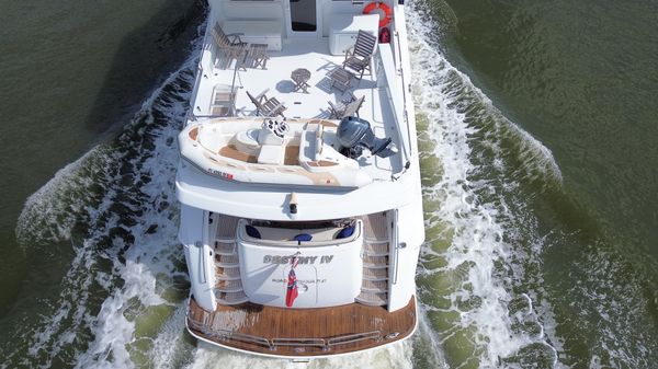 Hatteras 80 Motor Yacht Sky Lounge image