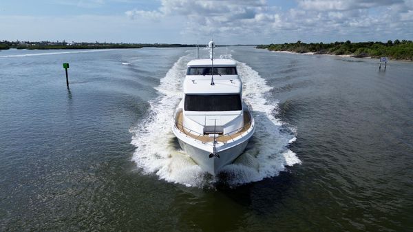 Hatteras 80 Motor Yacht Sky Lounge image