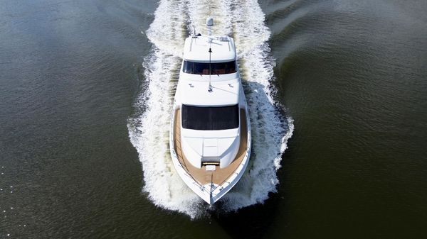 Hatteras 80 Motor Yacht Sky Lounge image