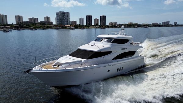 Hatteras 80 Motor Yacht Sky Lounge image