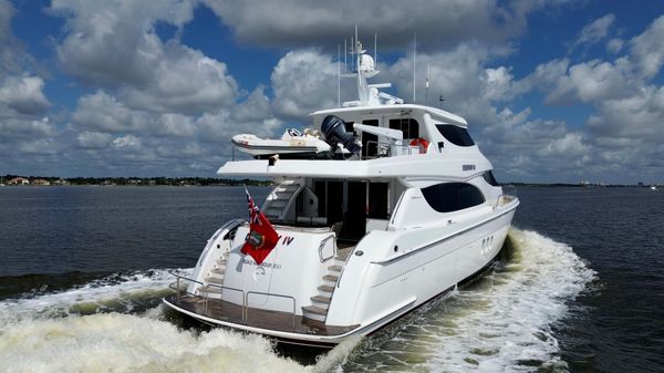 Hatteras 80 Motor Yacht Sky Lounge image