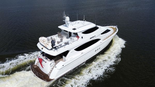 Hatteras 80 Motor Yacht Sky Lounge image