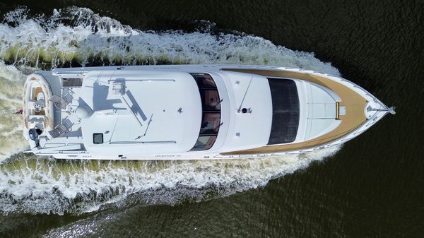 Hatteras 80 Motor Yacht Sky Lounge image