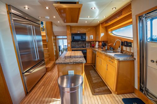 Hatteras 80 Motor Yacht Sky Lounge image