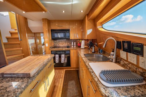 Hatteras 80 Motor Yacht Sky Lounge image